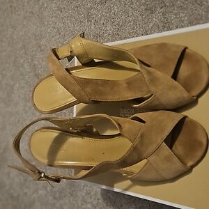 Michael Kors Size 8 Tan Becky Sandal
